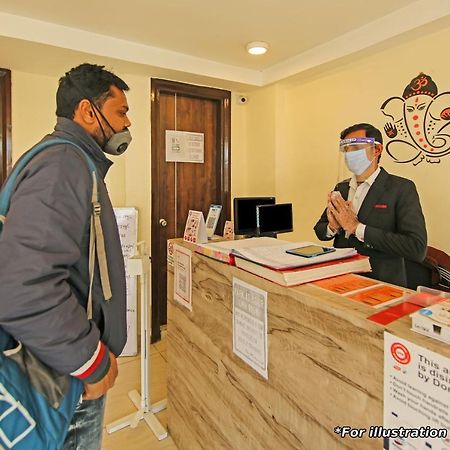 Oyo Flagship 86605 Hotel The Meriton 아흐메다바드 외부 사진