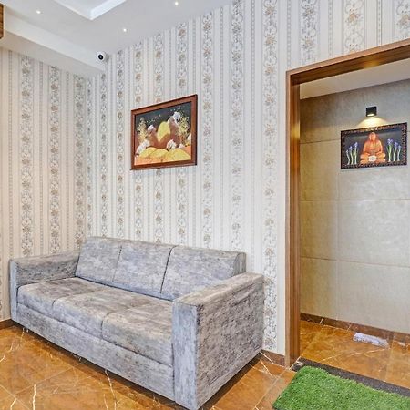Oyo Flagship 86605 Hotel The Meriton 아흐메다바드 외부 사진