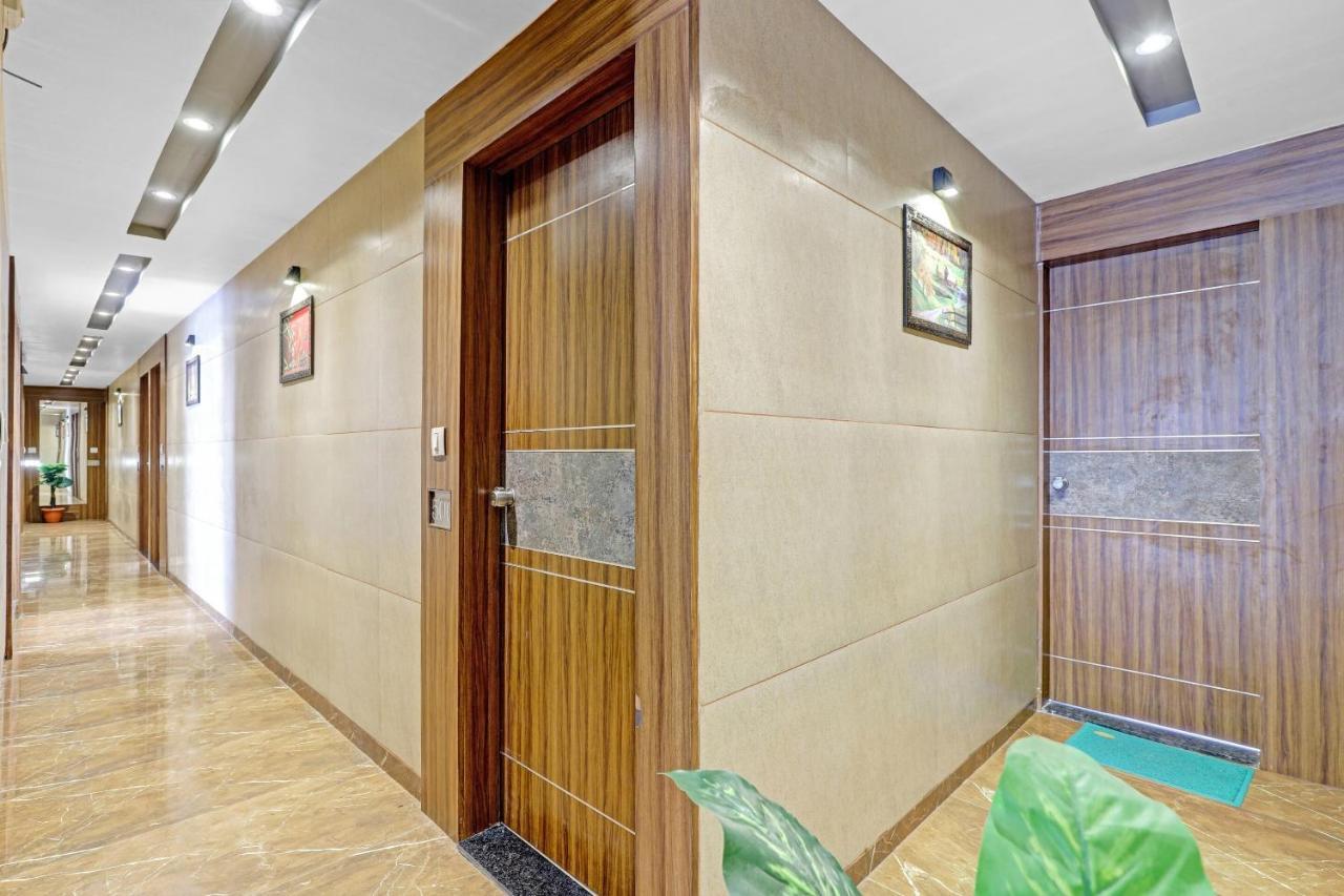 Oyo Flagship 86605 Hotel The Meriton 아흐메다바드 외부 사진