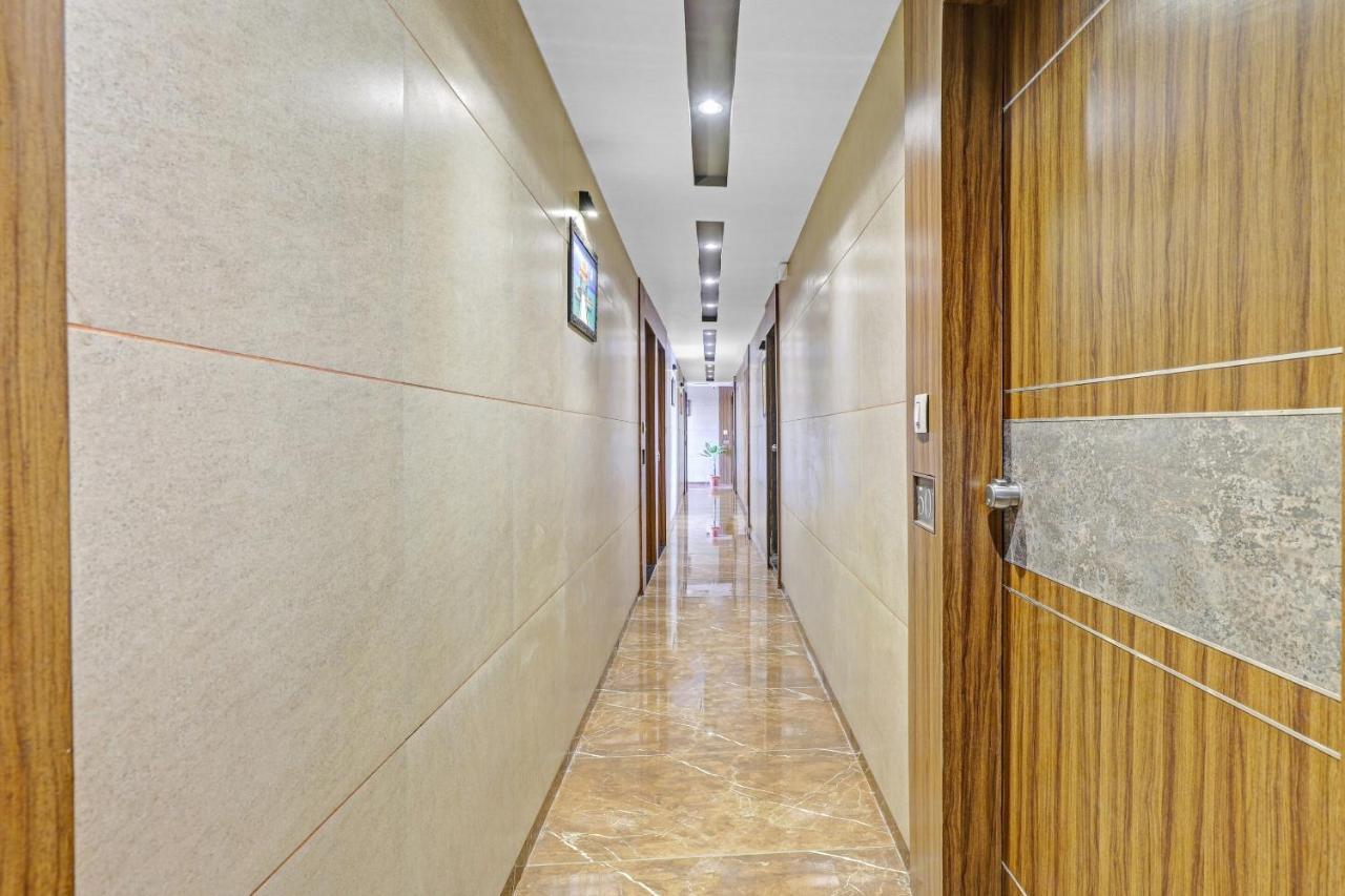 Oyo Flagship 86605 Hotel The Meriton 아흐메다바드 외부 사진