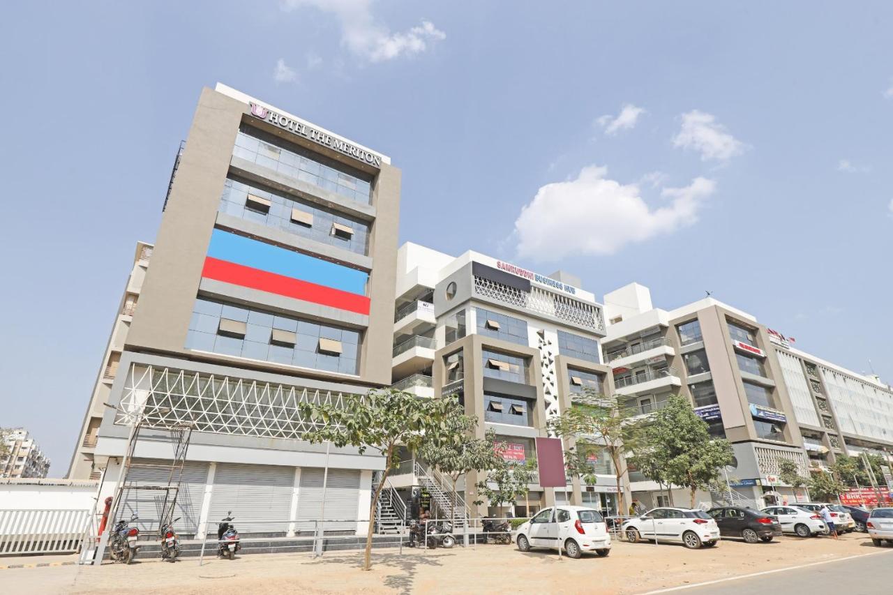 Oyo Flagship 86605 Hotel The Meriton 아흐메다바드 외부 사진